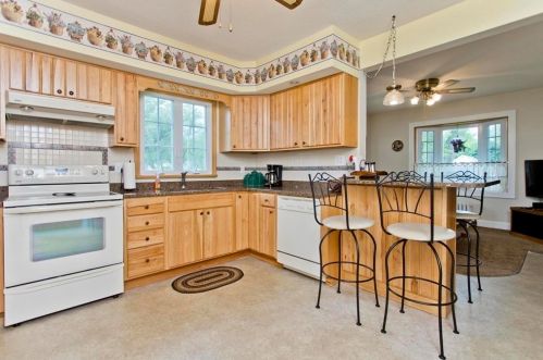 53 Wolcott Ave, West Springfield, MA 01089-1978