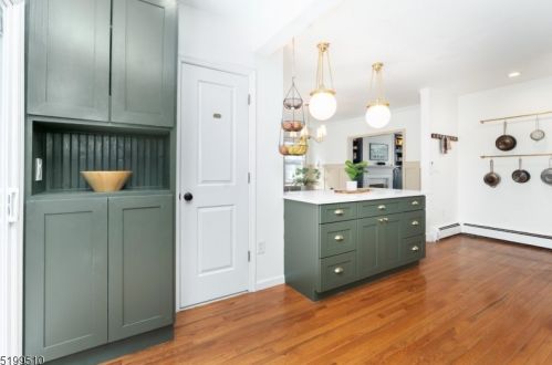 86 Midland Blvd, Maplewood NJ  07040-1810 exterior