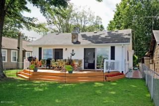 4622 Deep Point Dr, Kalamazoo, MI 49002-5910