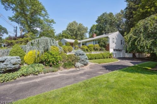 274 Pembrook Rd, Mountainside, NJ 07092-1721