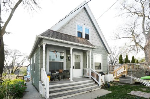 2453 Oakland Ave, Milwaukee WI 53211-4335 exterior