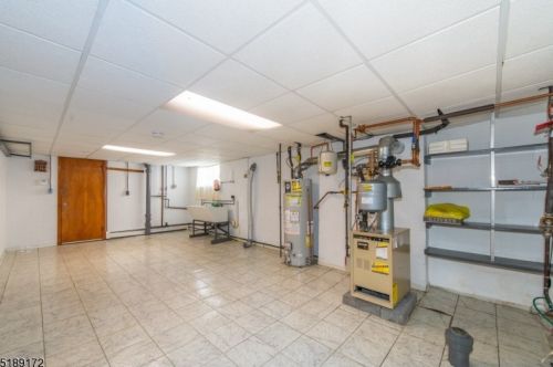 29 Westminster Ter, Town Center NJ 07052-2735 exterior