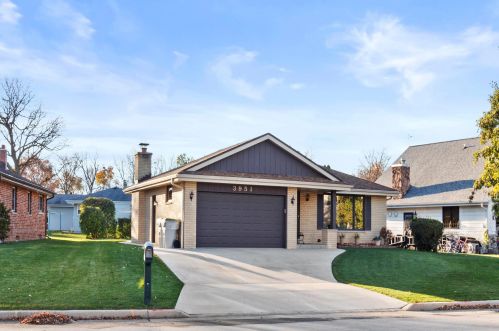 3951 71st St, Milwaukee, WI 53220-2301