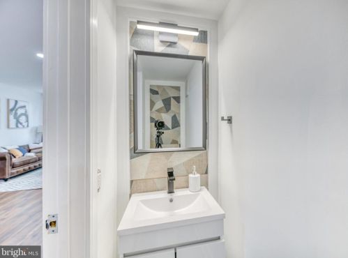 1233 16th St, Washington DC  20002-2501 exterior