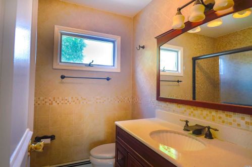 32 Maryland St, Huntington Station NY 11746-6945 exterior