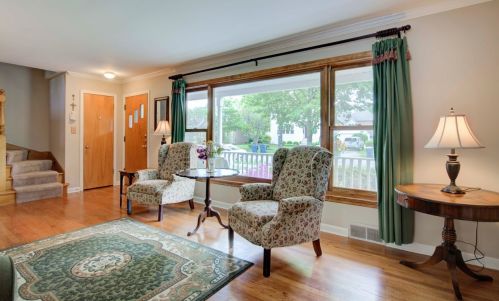 234 Niagara Ave, Elmhurst, IL 60126-4060