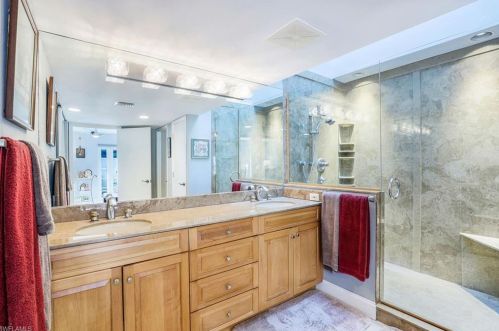 543 Bay Villas Ln, Naples FL 34108-2803 exterior