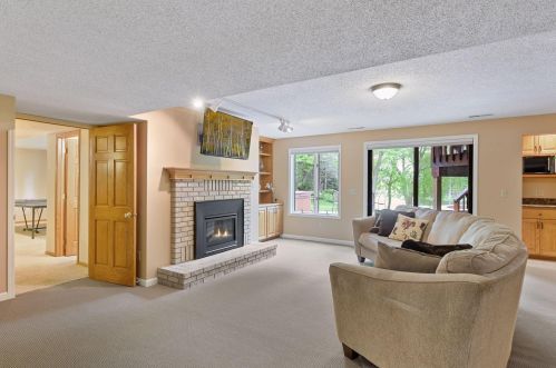 4429 Dorchester Dr, Saint Paul MN 55129-9570 exterior