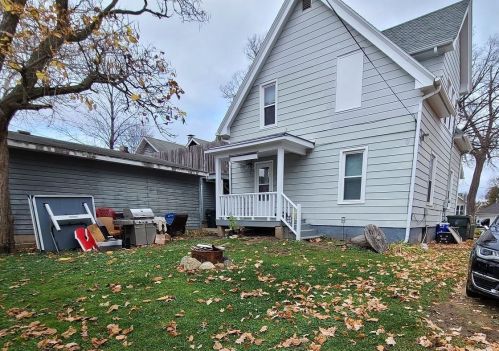 927 Drake St, Madison, WI 53715-1607