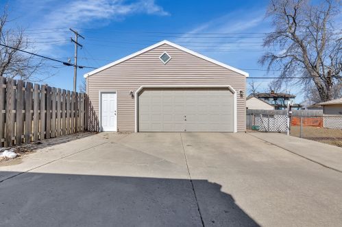 6252 Bennett Ave, Milwaukee WI  53219-4117 exterior