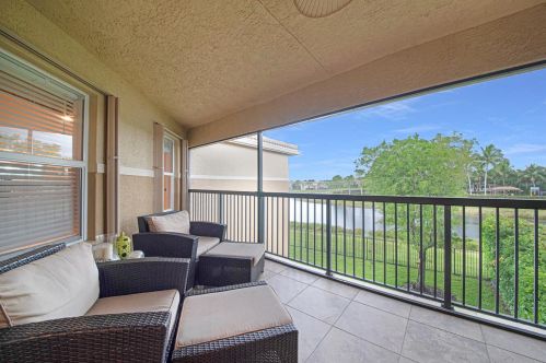 7878 Emerald Winds Cir, Boynton Beach FL 33473-7834 exterior