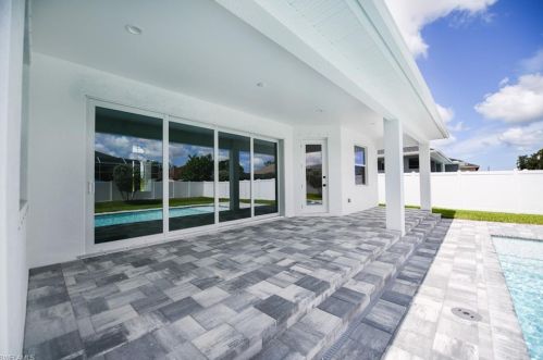 24 Johnnycake Dr, Naples FL 34110-1345 exterior