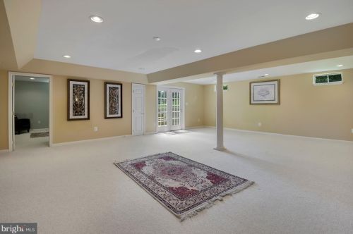 10720 Cloverbrooke Dr, Rockville MD 20854-6372 exterior