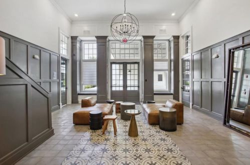 6607 Beacon Dr, Atlanta GA 30328 exterior