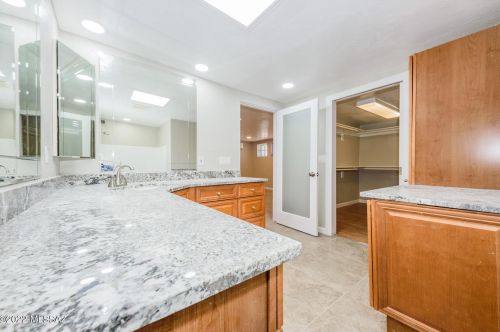 8648 Kenyon Dr, Tucson AZ  85710-4234 exterior