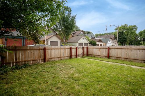 425 Fremont Pl, Milwaukee WI 53219-3066 exterior