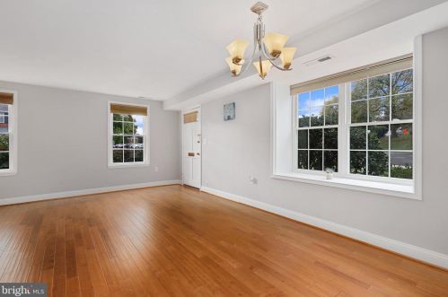 2406 Dearing St, Alexandria VA 22302-1806 exterior