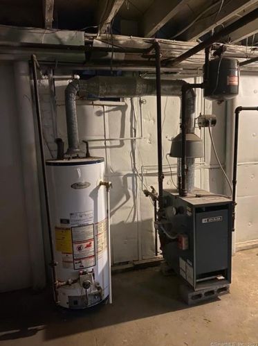 25 Clinton St, Manchester CT  06040-6129 exterior