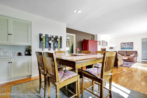 1053 Lantern Hl Dr, East Lansing MI 48823-2831 exterior