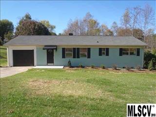 2705 14th St, Hickory, NC 28601-9647