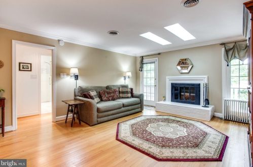 4 Argyle St, Rockville MD 20850-4417 exterior