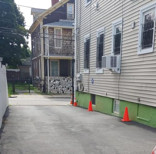 35 Calder St, Providence, RI 02907-2910