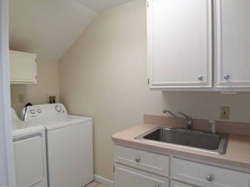 59 Blueberry Hill Rd, Springfield MA  01106-1662 exterior