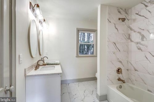 1303 Willow Street Pike, Lancaster PA  17602-4633 exterior