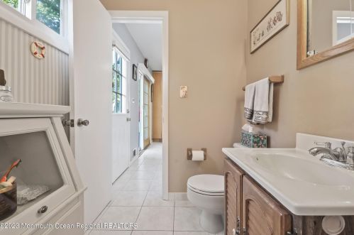 13 Lloyd Ave, West Long Branch NJ 07764-1130 exterior