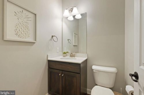 13 Hoffman Dr, Middletown MD 21769-7882 exterior