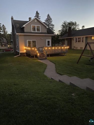 11 3 St, Duluth MN 55805-1727 exterior