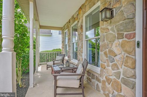 5 Cobblestone Ct, Columbus NJ 08022-1969 exterior