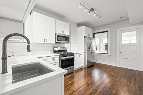 3142 Diversey Ave, Chicago IL 60647-1558 exterior