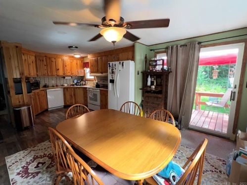 262 Shr Rd, Killingly CT 06241-1540 exterior