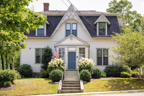 29 Champlin St, Middletown RI 02840-2879 exterior