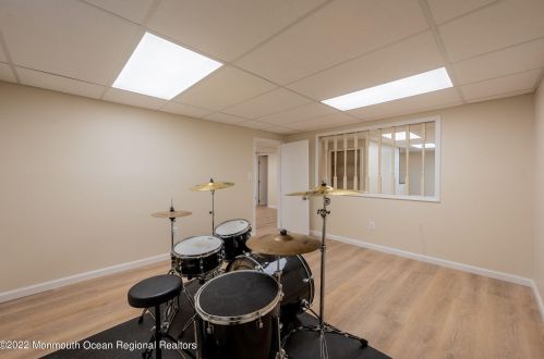 22 Plafsky Dr, Edison NJ 08817-2239 exterior