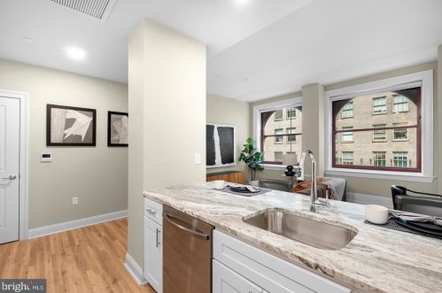 142022 Chestnut St, Philadelphia PA  19102-2905 exterior