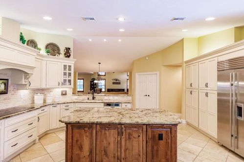 6911 Livingston Wood Ln, Naples FL 34109-3833 exterior