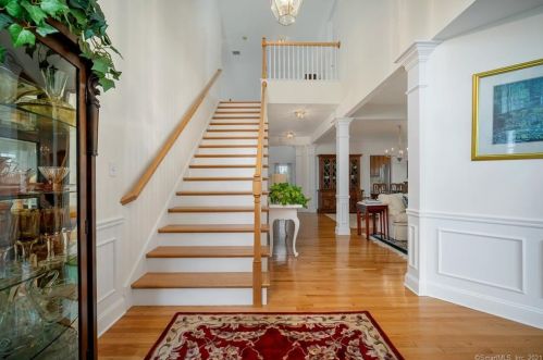 185 Country Club Dr, Seymour, CT 06478-1197