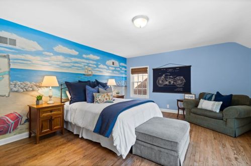 523 Carlisle Ave, Milwaukee WI 53217-4831 exterior