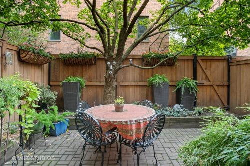 749 Dickens Ave, Chicago IL 60639-3434 exterior