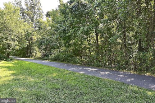 803 Catoctin Cir, Leesburg VA 20176-4951 exterior