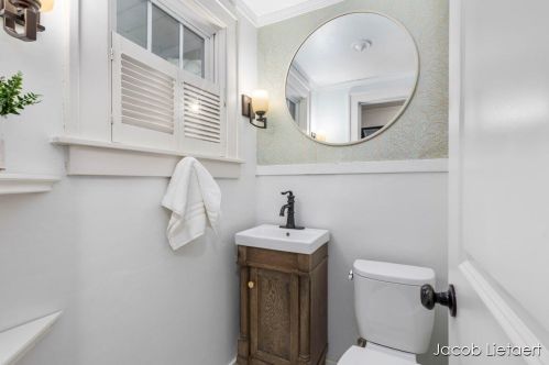 524 3 Mile Rd, Grand Rapids MI 49505-3345 exterior