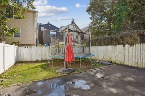 151 3rd St, Newark NJ 07107-2208 exterior