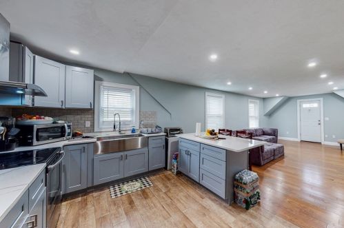 2 Morton St, Taunton MA 02780-3035 exterior