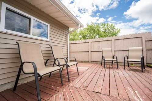 332 12 St, Plainwell MI 49080-1117 exterior