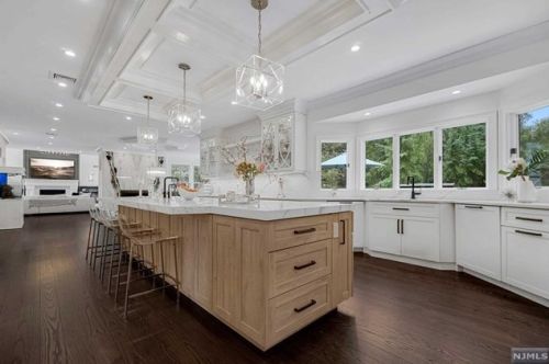 206 County Rd, Demarest NJ  07627-2202 exterior