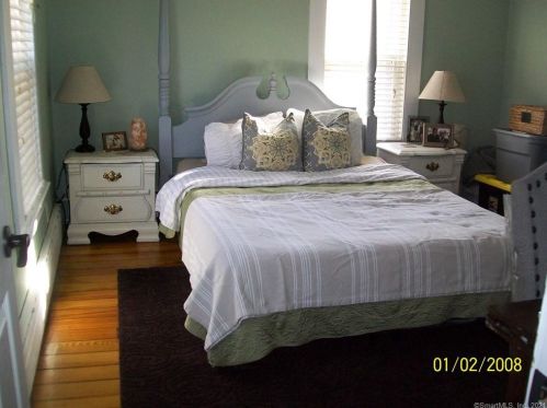 22 Derby Nck Rd, Derby CT 06418-1013 exterior