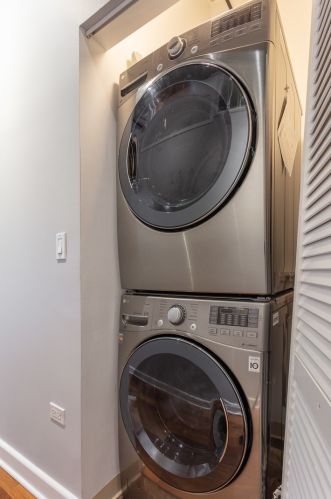 1305 Michigan Ave, Chicago IL 60605-3284 exterior