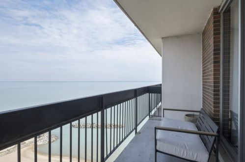 5901 Sheridan Rd, Chicago IL  60660-3616 exterior